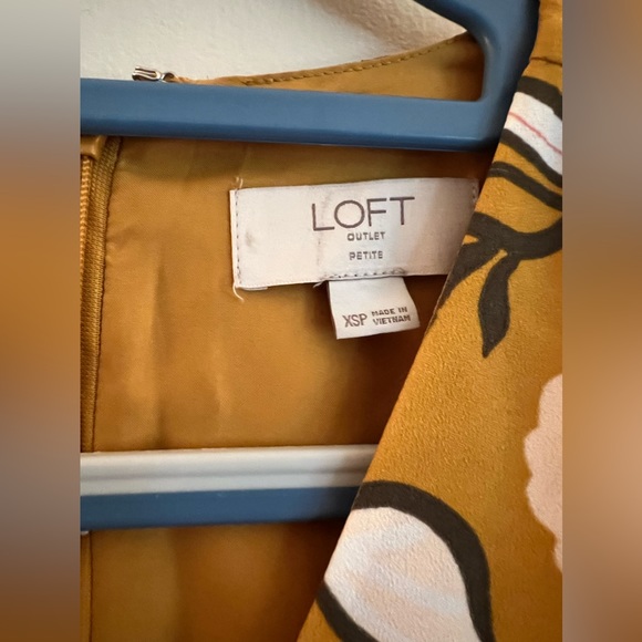 LOFT Golden/Yellow Floral Dress - XSP NWOT - Picture 3 of 4